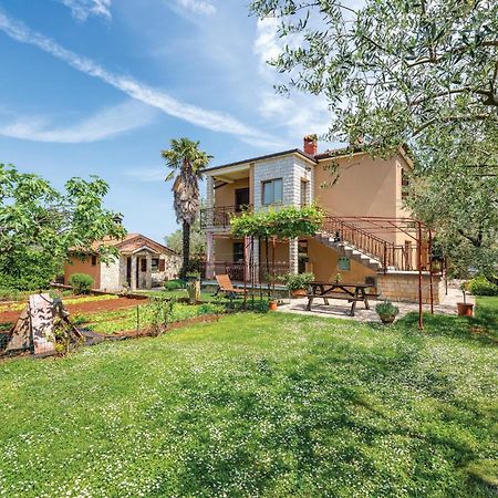 Stunning Apartment In Umag With Wifi Exterior photo