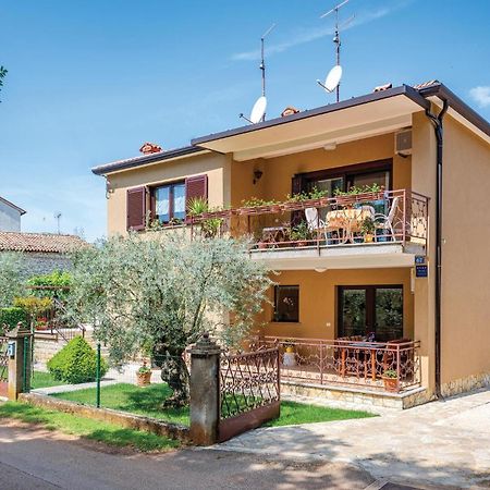 Stunning Apartment In Umag With Wifi Exterior photo