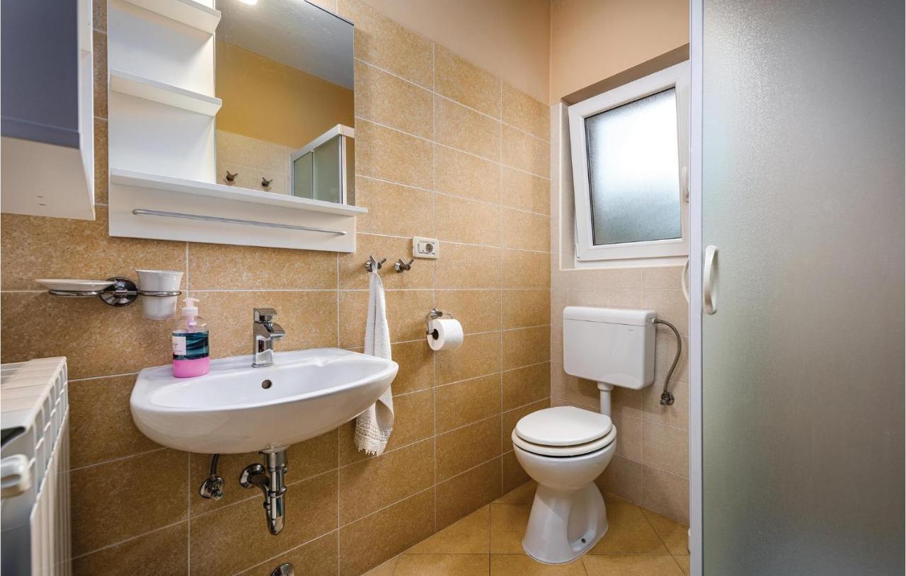 Stunning Apartment In Umag With Wifi Exterior photo