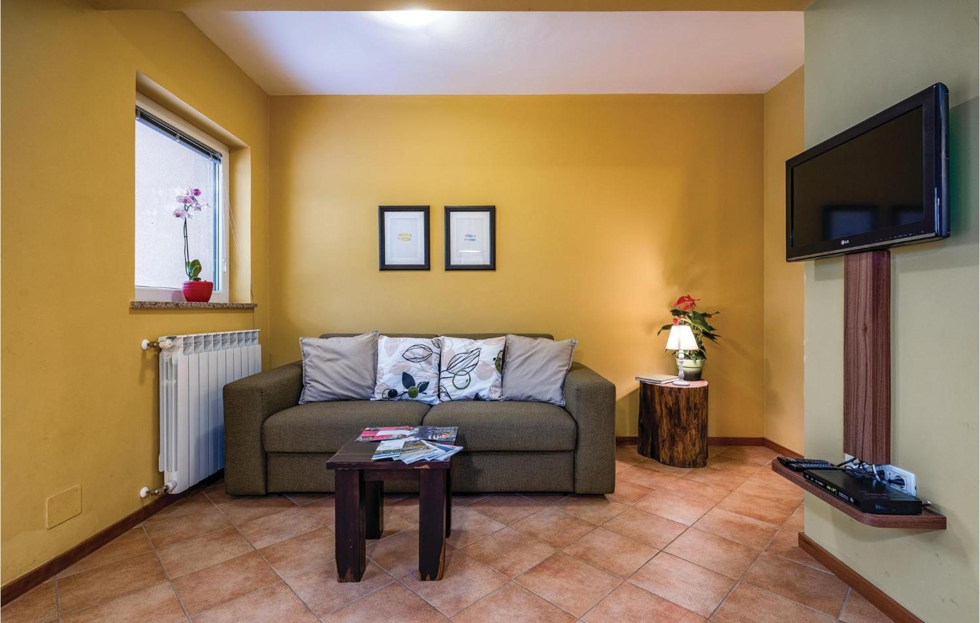 Stunning Apartment In Umag With Wifi Exterior photo