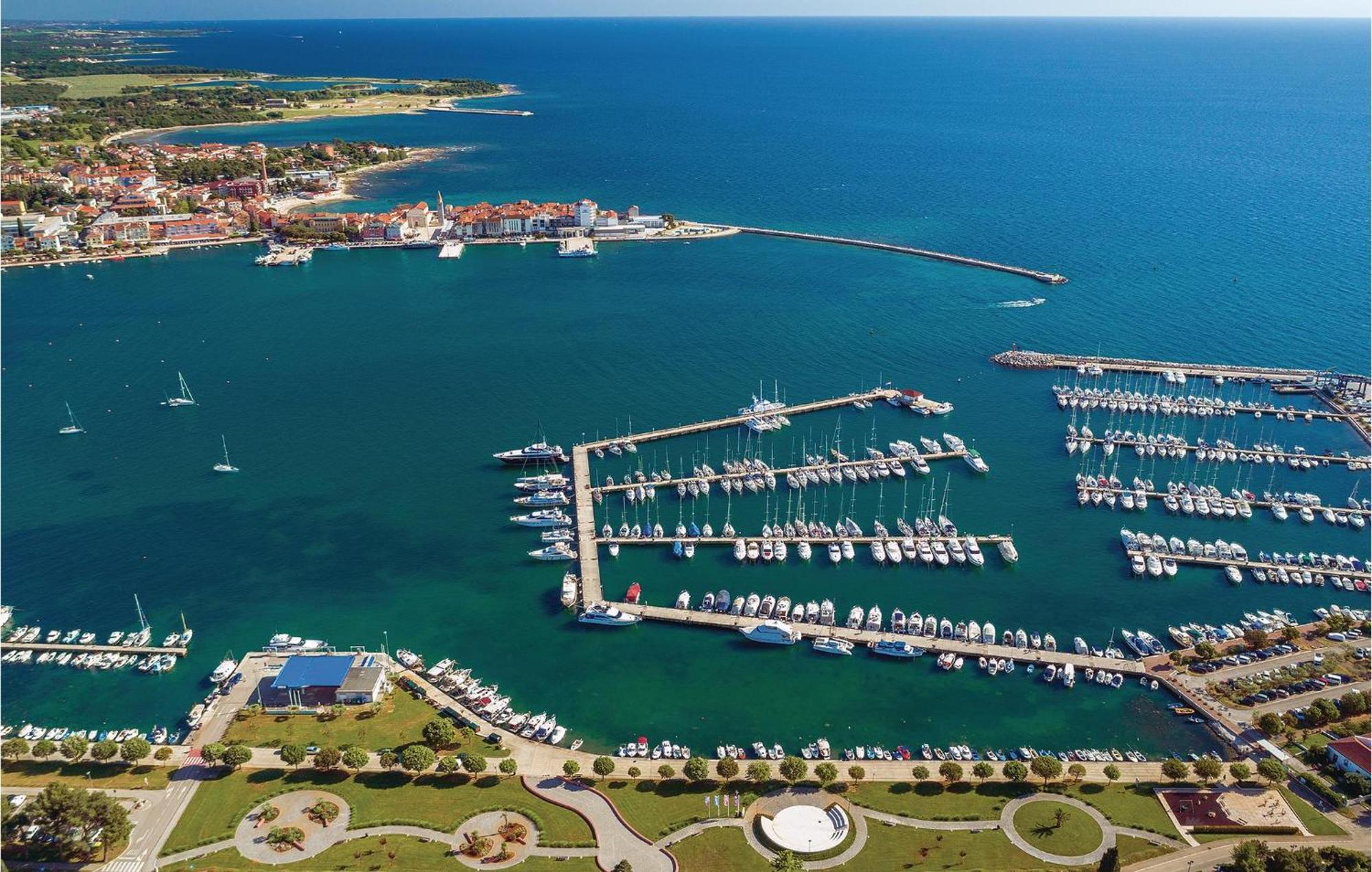 Stunning Apartment In Umag With Wifi Exterior photo